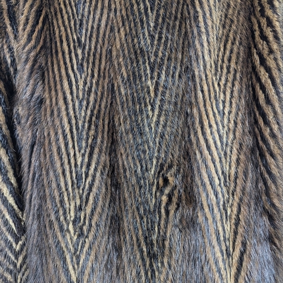 Vintage Montreal Fur Coat – Chevron Striped Let-Out Design, - Picture 10 of 13